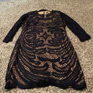 Alexia Admor black lace dress w/ nude lining gold